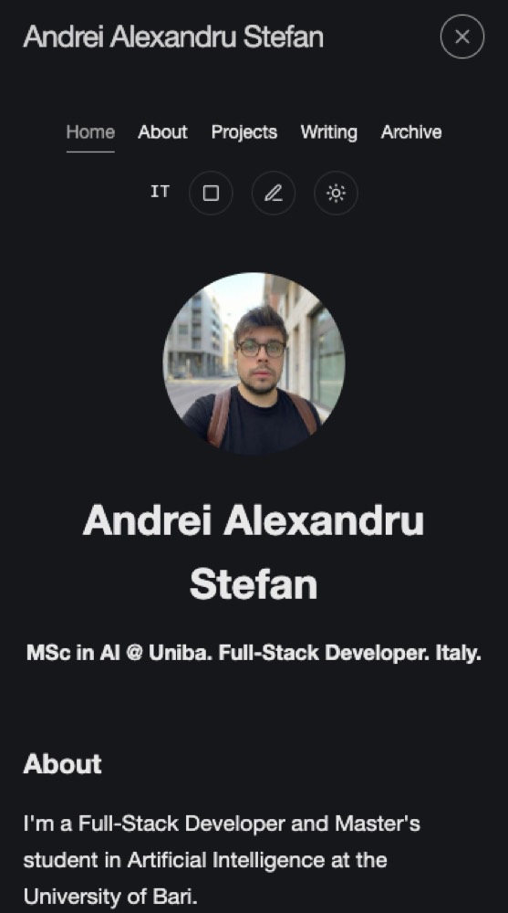 Menu di navigazione mobile aperto, con i tre pulsanti in fondo